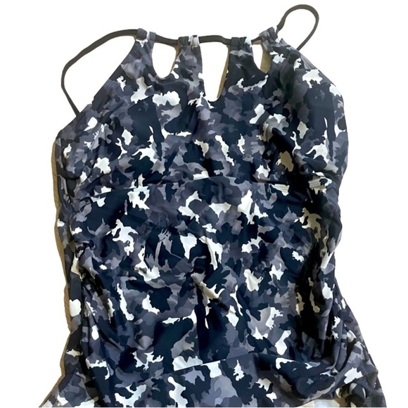 Camo swim top size large - Picture 2 of 4